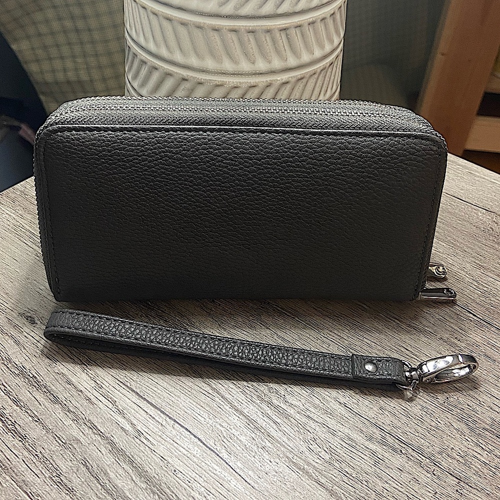 🍋Charming Charlie Wallet/Wristlet